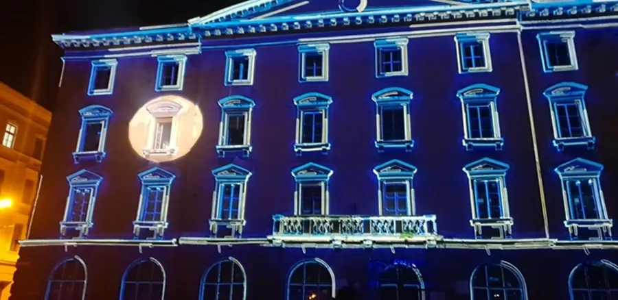 Spectacol senzațional de lumină și culoare într-una dintre piețele centrale din Timișoara