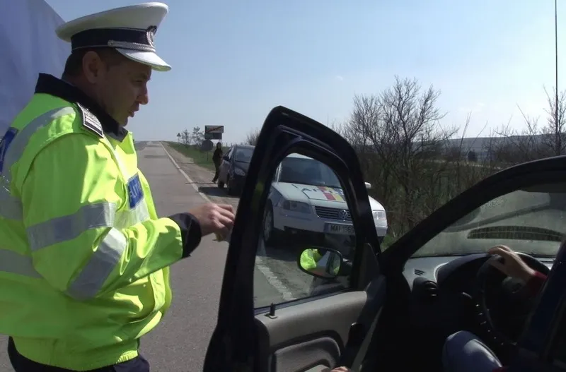 Au păcălit un timișean cu metoda Accidentul, dar au fost prinși