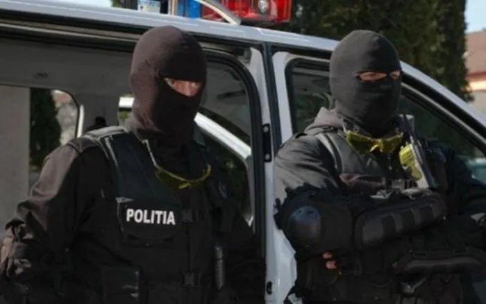Perchezitii in Timisoara si in Caras- Severin, într-un dosar de trafic de droguri. 22 de persoane, audiate