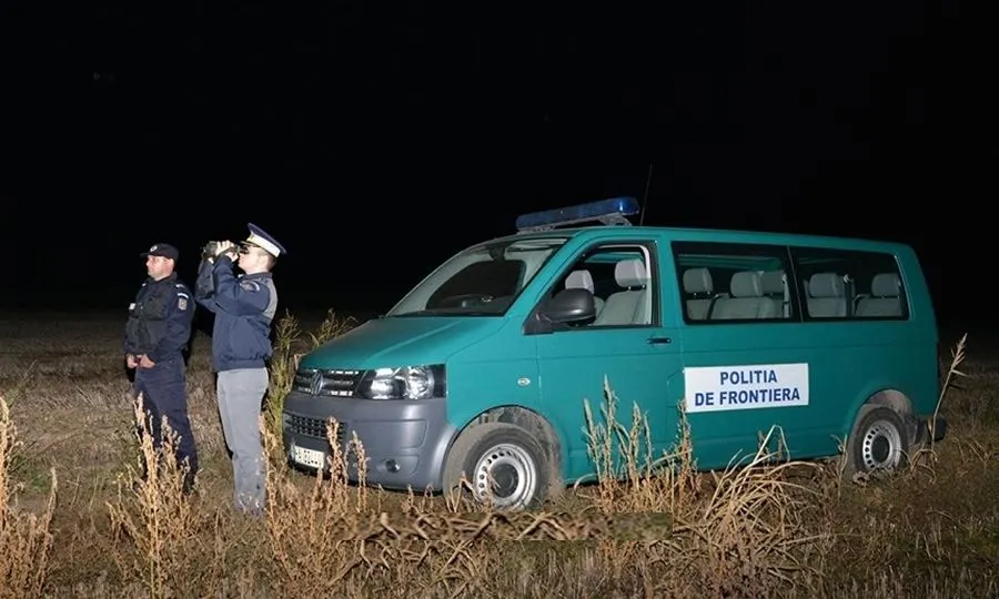 Călători în miez de noapte. Doi tineri opriți din drumul spre Europa la graniță în Timiș