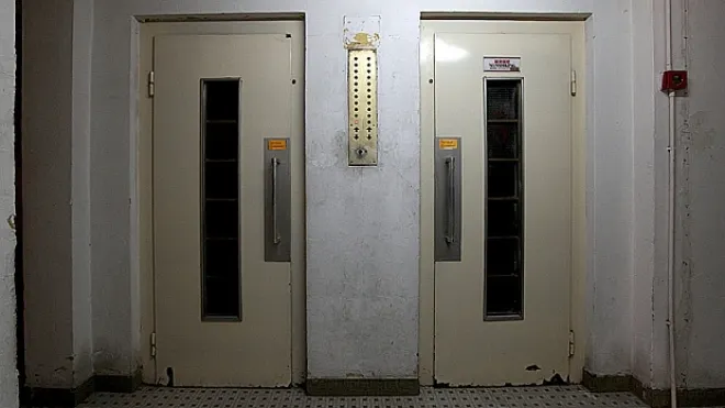 Lifturi în blocurile vechi din România. Noua lege intră în vigoare miercuri