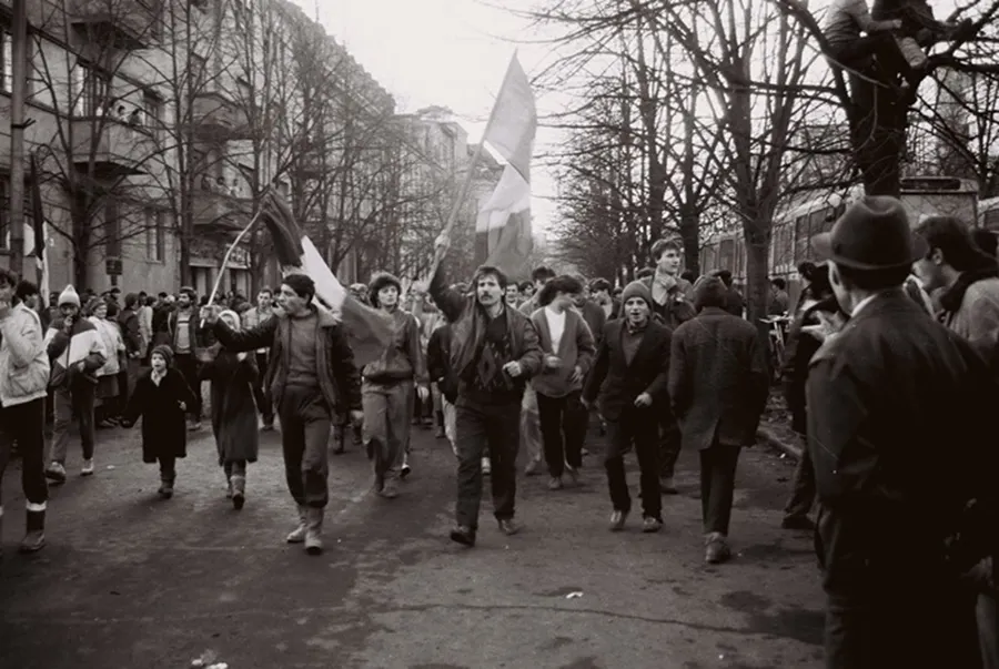 Depuneri de coroane, slujbe religioase, marșul suporterilor și un concert rock printre evenimentele dedicate comemorarii a 29 de ani de la Revoluția din decembrie '89 de la Timișoara