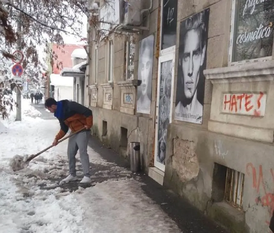 Avertismente date de polițiștii locali pentru cei care nu au curățat trotuarele la Timișoara