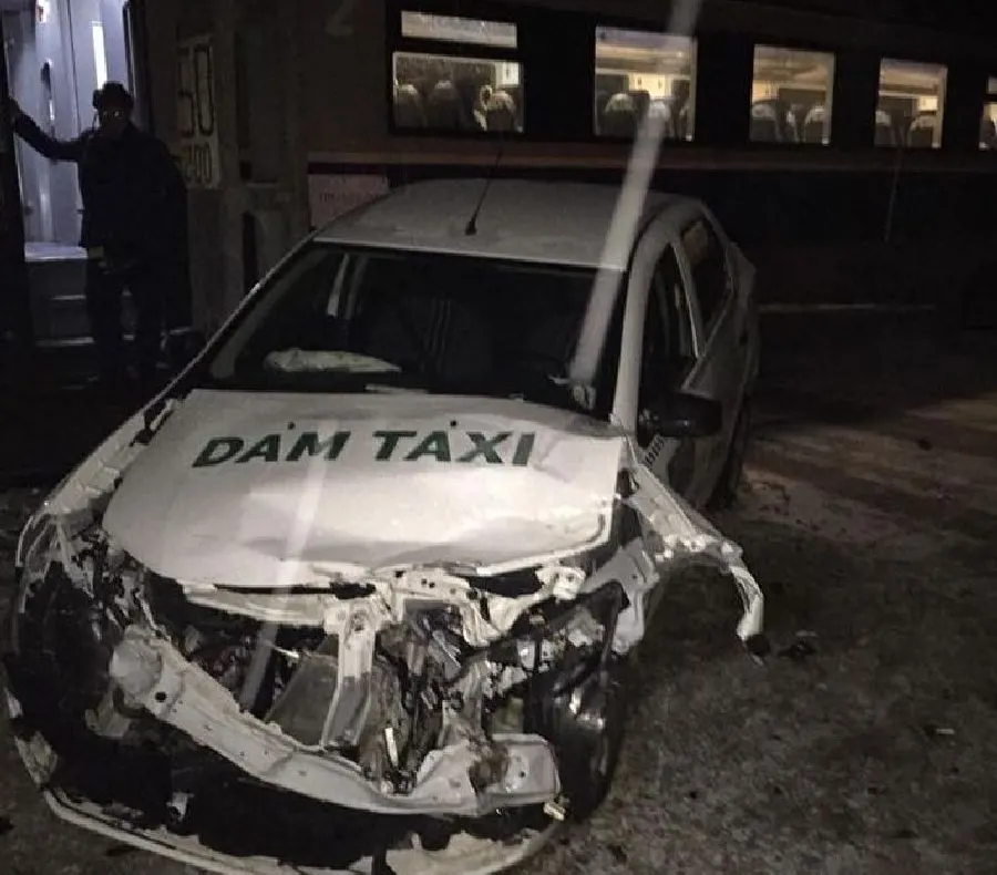 Accident feroviar în Timiș. Mașină lovită de trenul Iași - Timișoara