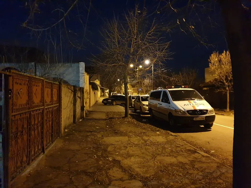 Percheziții pentru lucruri furate din mașini de lux. Victime VIP
