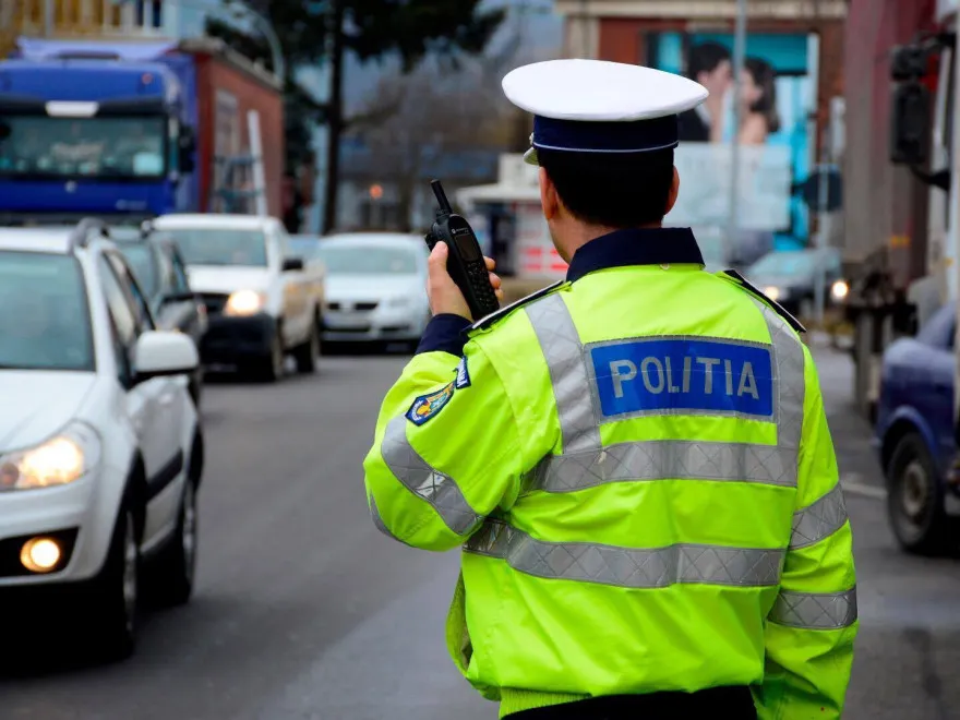Disparută de acasă de 4 zile, căutată de polițiștii din tot județul