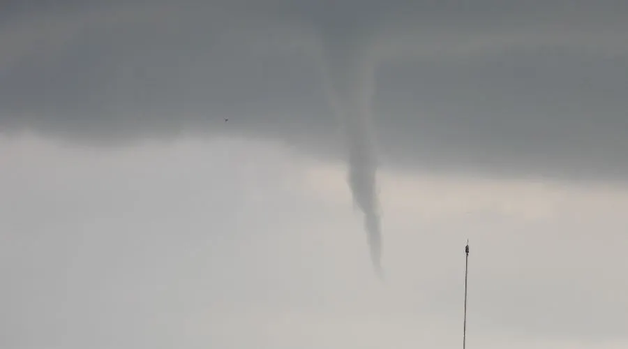 Fenomen meteo rar văzut în apropiere de Timișoara. Foto si video