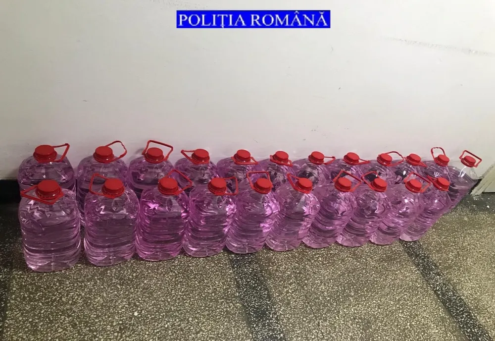 Speculă cu măști, dezifectant și echipamente de protecție