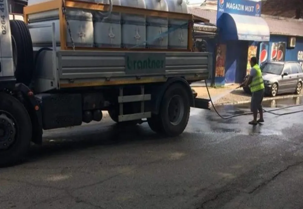 Continuă spălarea străzilor în Timișoara. Unde să nu-ți lași mașina