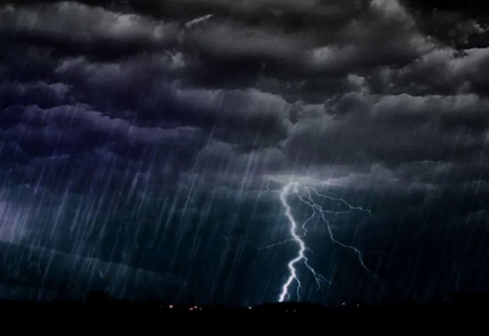Alertă meteo în vestul țării, se așteaptă ploi torențiale. Cod portocaliu
