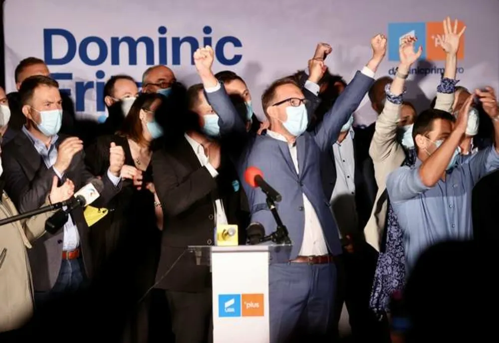 Dominic Fritz sărbătorește în stradă, Robu își recunoaste înfrângerea