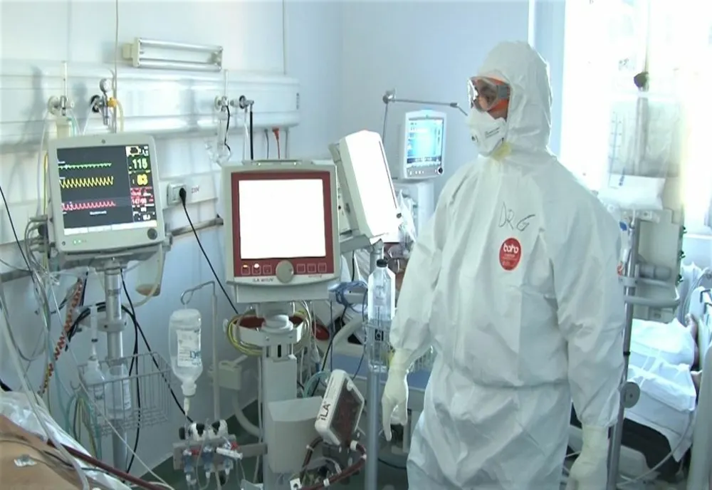 Directorul Filarmonicii Banatul, internat la ATI cu COVID-19. Starea sa s-a ameliorat ușor
