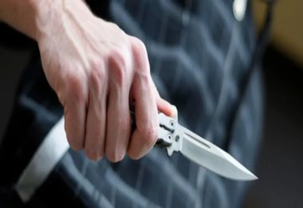 Atac sângeros în Timiș: tânăr înjunghiat de un copil de 13 ani 