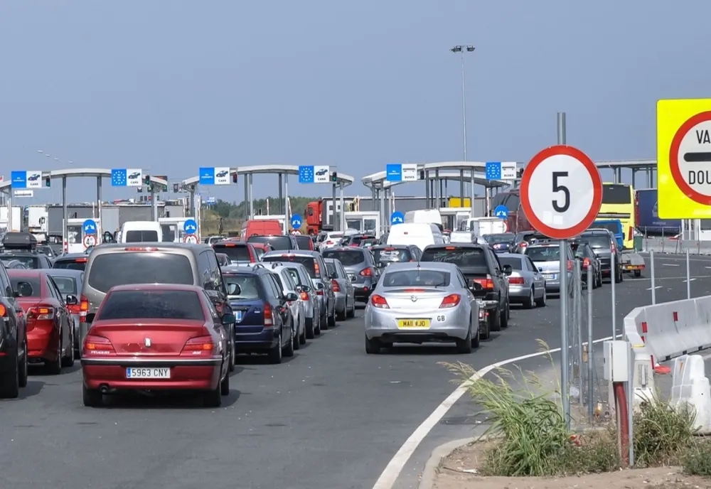Cozi la punctele de frontieră din vestul țării