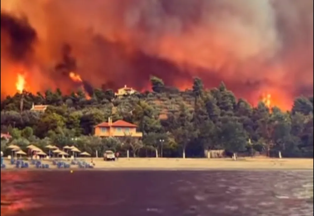 Destinația de vară preferată a românilor, paralizată de incendii. Care sunt zonele vizate. Anunțul MAE