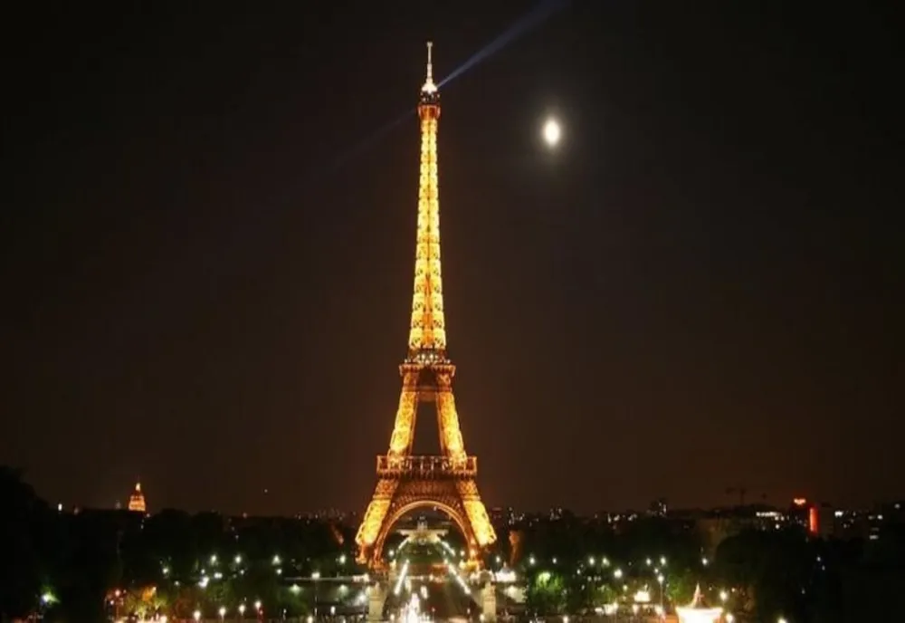 Se dă STINGEREA mai devreme la Turnul Eiffel din Paris! "Orașul luminilor", în BEZNĂ după ora 22:00