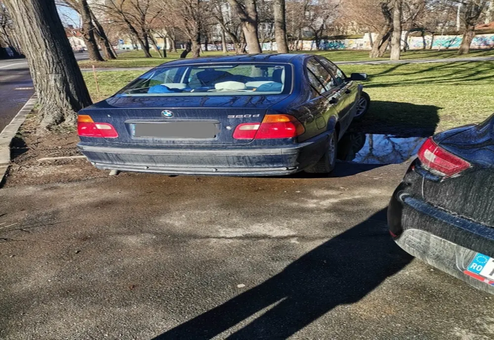 Acțiune fulger pentru depistarea conducătorilor auto care parchează pe spații verzi, trotuare și piste de biciclete