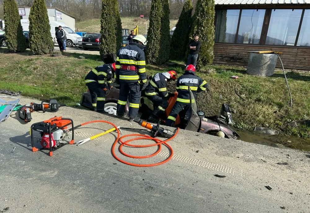 Accidentul mortal din județul Arad, provocat de un șofer de 87 de ani. A murit, la fel și celalalt conducător auto, iar o femeie este grav rănită