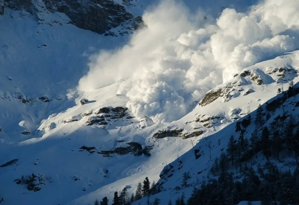 RISC DE AVALANȘĂ ÎN MUNȚII BUCEGI ȘI FĂGĂRAȘ
