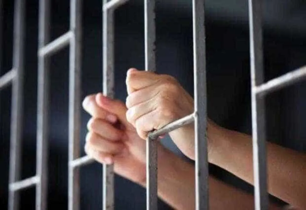 ACUZAT DE IMPLICARE ÎN CONSUM ȘI TRAFIC DE DROGURI, UN ȘEF DE POLIȚIE A FOST ARESTAT