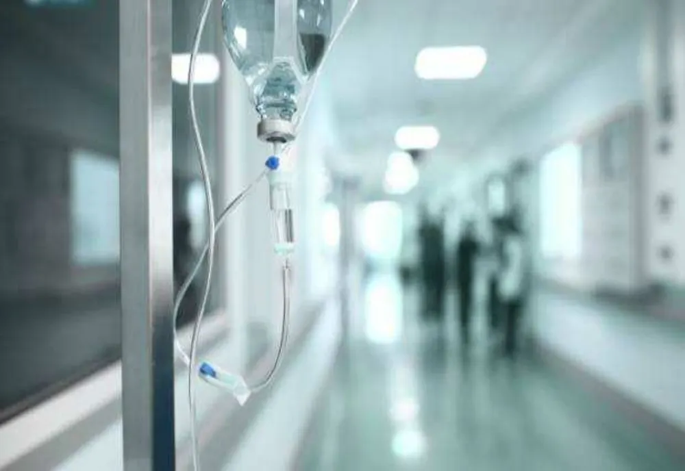 Copilă de 10 ani înjunghiată de mama ei, operată la Timișoara
