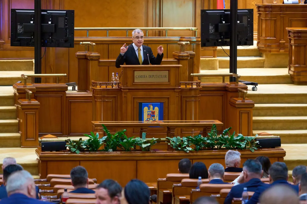 PETRIȘOR PEIU (AUR): " AU FURAT FONDURILE EUROPENE ȘI ACUM DAU VINA PE SIMION!"