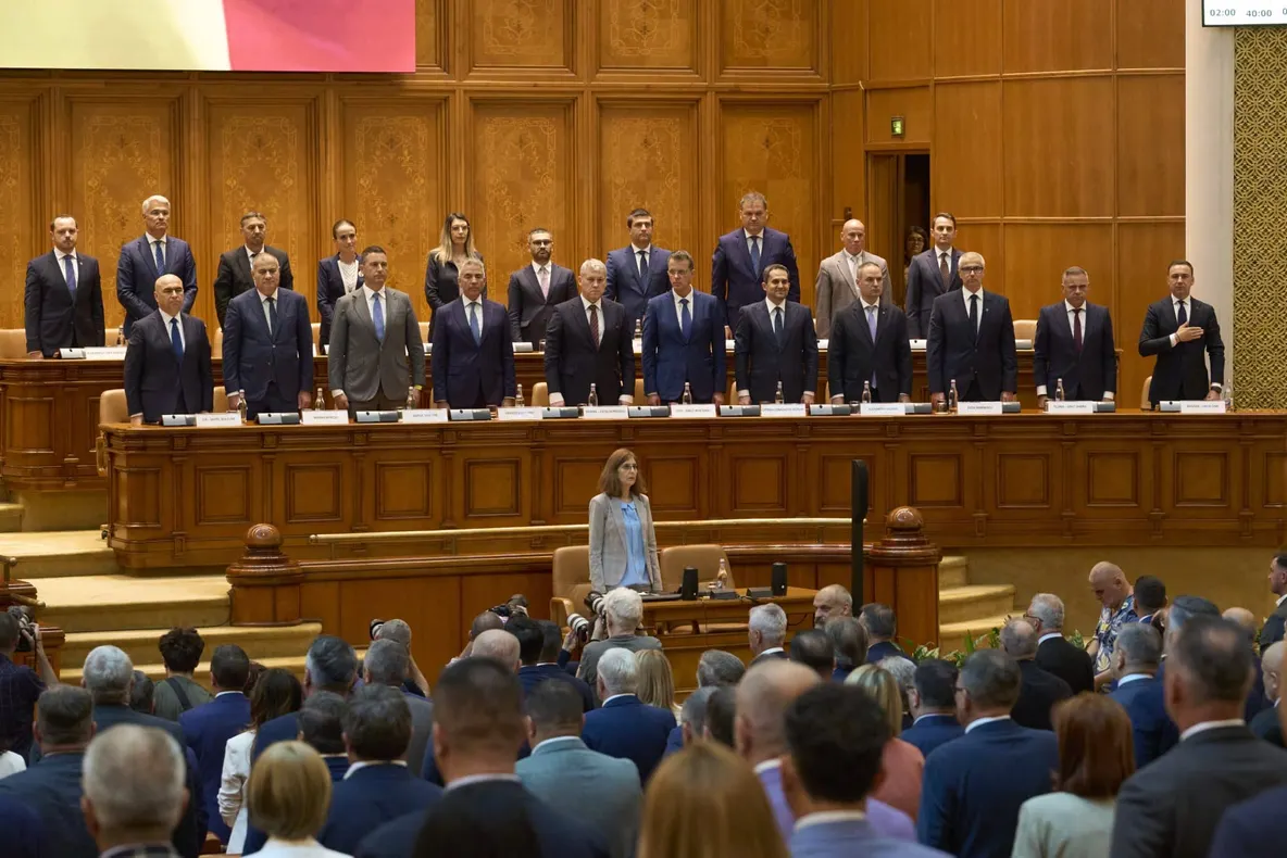 AUR DENUNȚĂ " MASCARADA" GUVERNULUI BOLOJAN: "O COALIȚIE ÎMPOTRIVA POPORULUI ROMÂN"