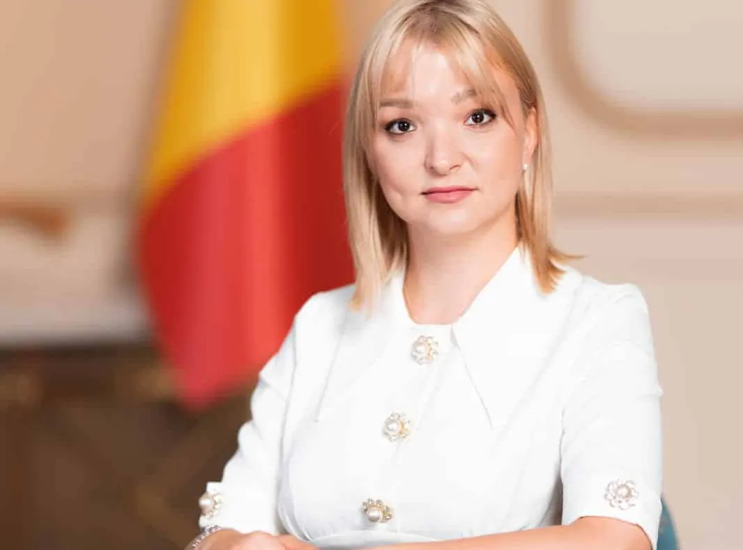 LIDIA VADIM TUDOR (AUR) CERE CLARIFICĂRI MINISTRULUI CULTURII, DEMETER ANDRAS, PRIVIND UN PRESUPUS INCIDENT DIN 1990