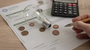 ENERGIA ELECTRICĂ SE SCUMPEȘTE DE LA 1 IULIE: ATENȚIE LA LIMITE DE CONSUM!