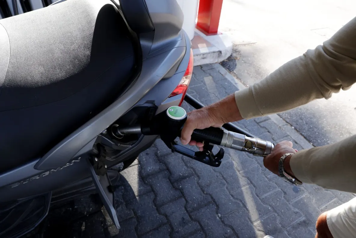 Prețuri carburanți duminică, 18 octombrie: benzina pornește de la 9,89 lei, motorina de la 10,69 lei