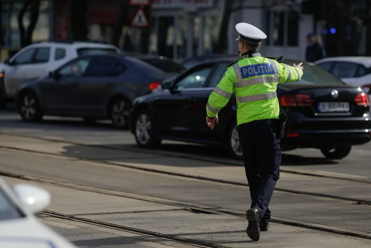 Bărbat reținut în Lugoj pentru uzurpare de calități oficiale după ce s-a dat drept polițist