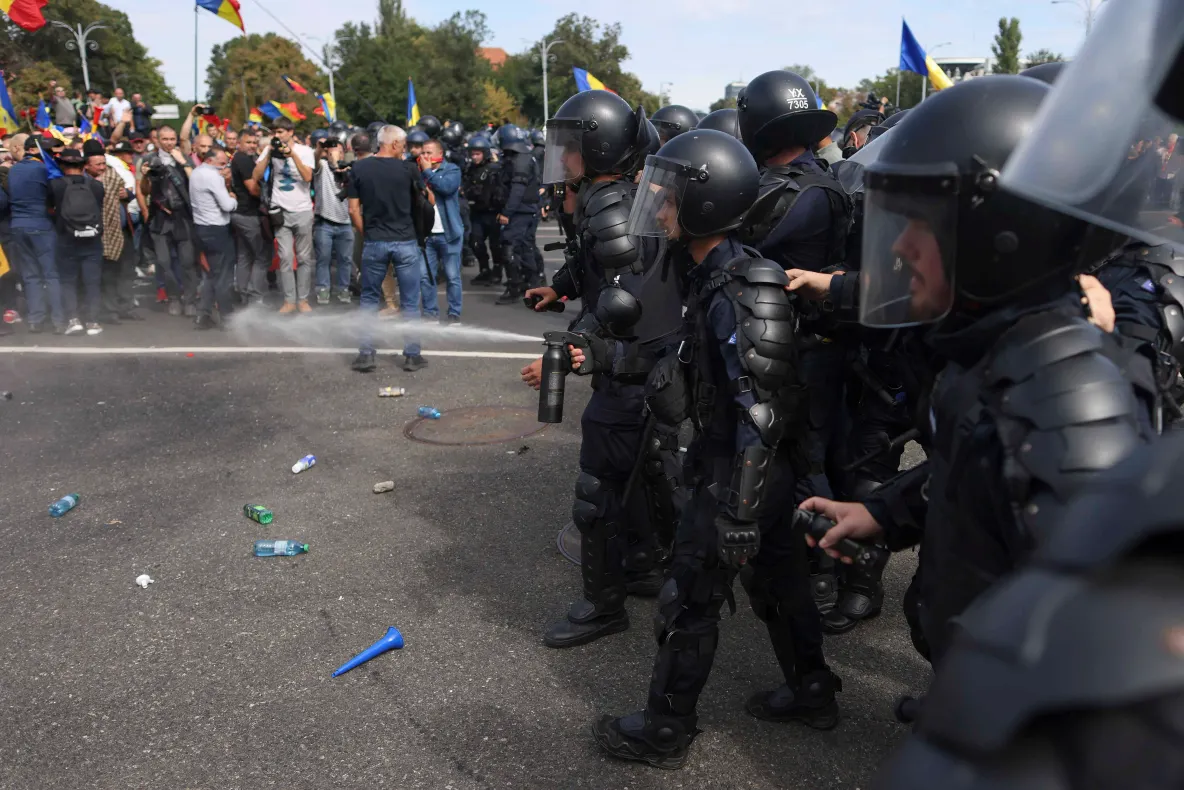 Ciocniri între fermieri și forțele de ordine, la mitingul de protest din Piața Victoriei. Comunicatul Jandarmeriei Române - LIVE TEXT