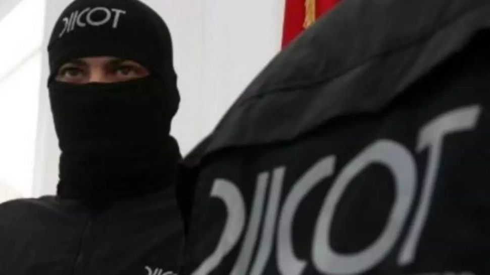 Droguri în școli. Descinderi DIICOT după ce elevi de 15 ani au căzut victime traficanților