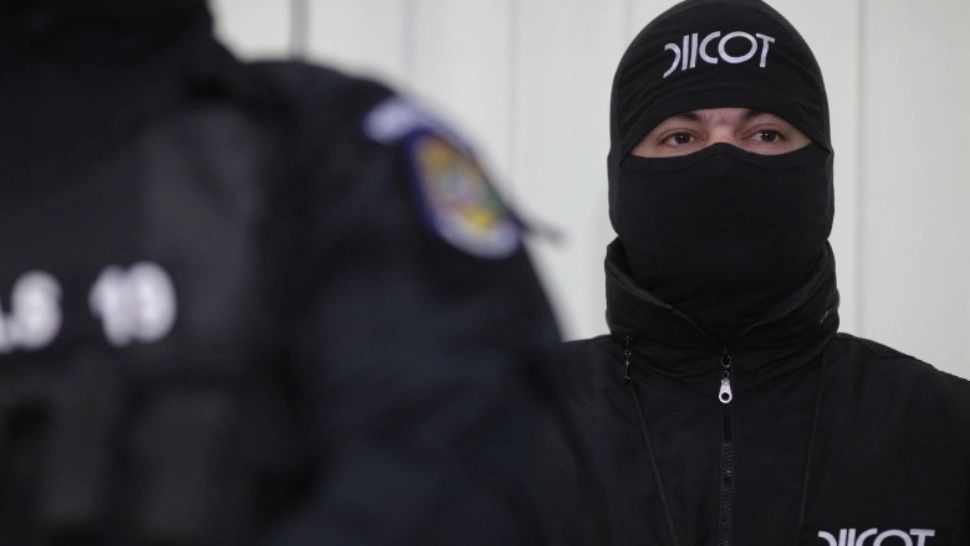 Inginer din Timișoara, ridicat de mascați. Avea o "colecție uriașă" de imagini cu copii abuzați sexual