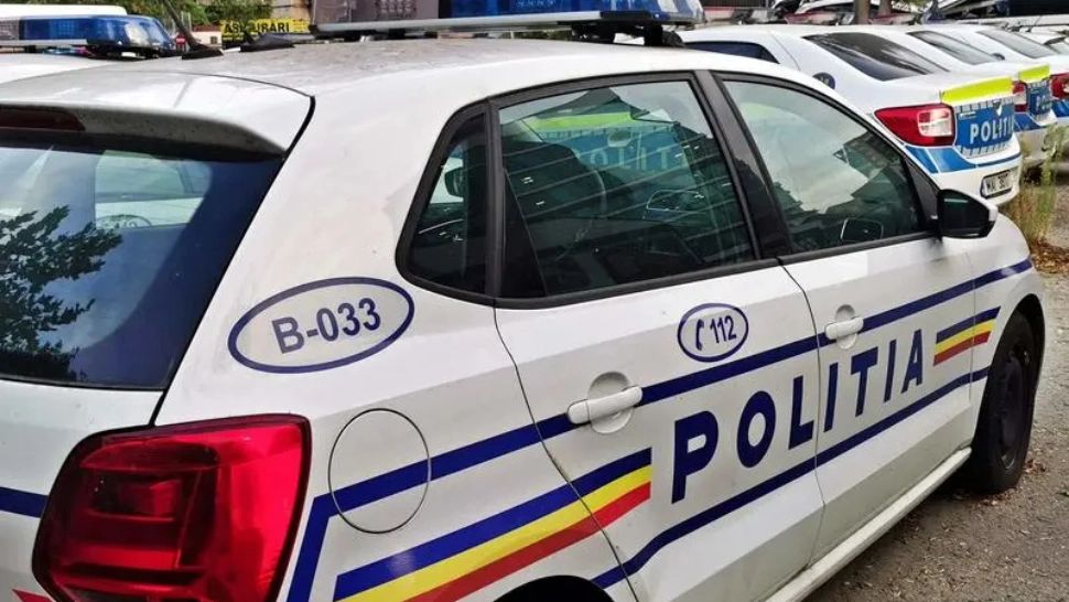 Copil de 11 ani din județul Sibiu, implicat într-un accident după ce a pornit mașina familiei. Mama sa a fost rănită