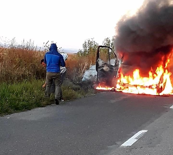 Flăcări pe șosea, aproape de Lugoj