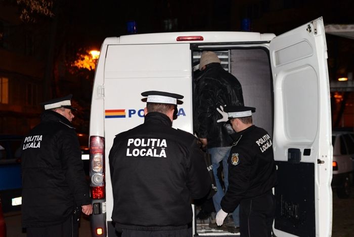 Mărfuri vândute pe stradă, confiscate de polițiștii locali