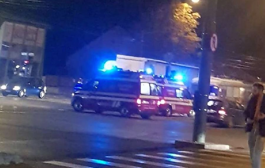 Accident în lanț într-o intersecție din Timișoara. Un bărbat a fost rănit și a ajuns la spital