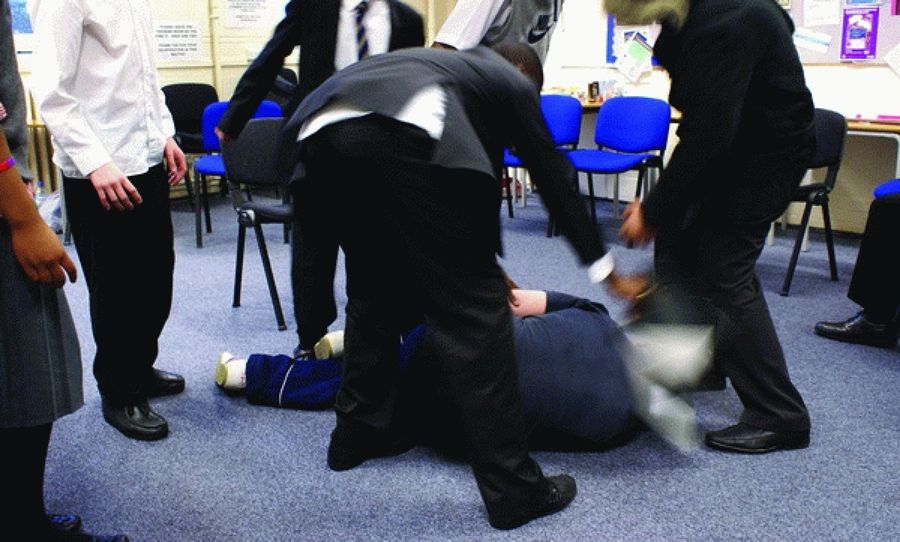 Copil ajuns la spital dupa o bataie într-o școala din Timișoara. Conducerea instituției nu a dat atenție incidentului