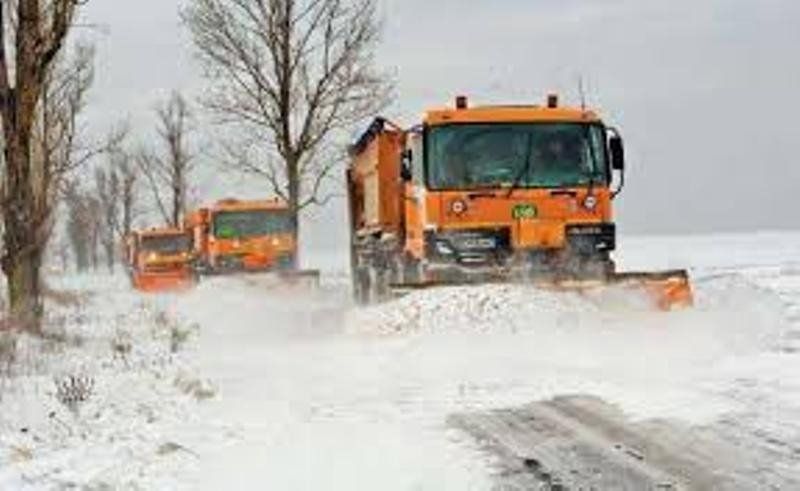 Tone de material antiderapant pe șoselele din vest