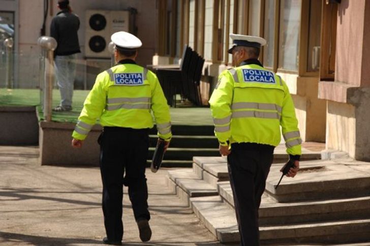 Șofer amendat pentru că a aruncat gunoi pe geam