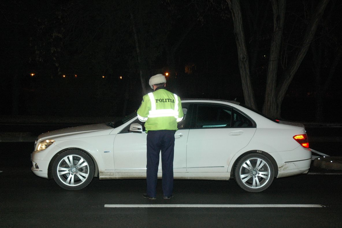 Sute de amenzi pentru șoferi și zeci de permise ridicate