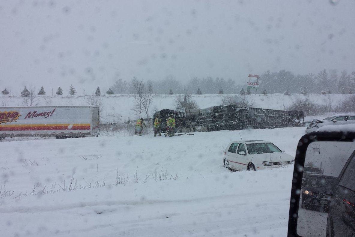 Val de accidente din cauza zăpezii, poliția vine cu precizări
