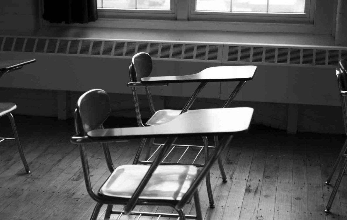 Mai multe școli rămân închise în Timiș și miercuri