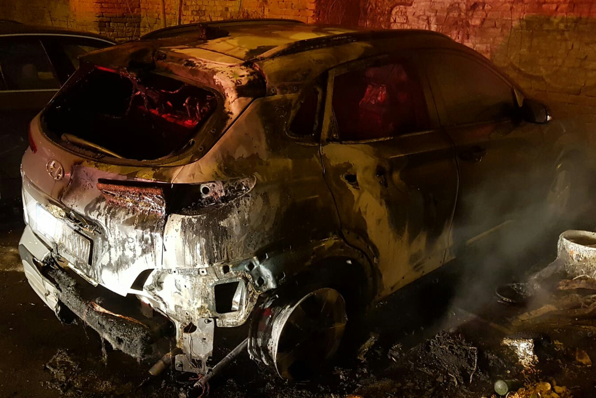 Tomberoane în flăcări, mașină distrusă. Caz ciudat la Timișoara.