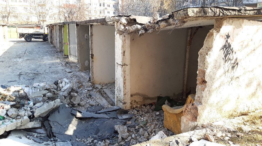 Zeci de garaje vor fi făcute una cu pământul la Timișoara. Foto