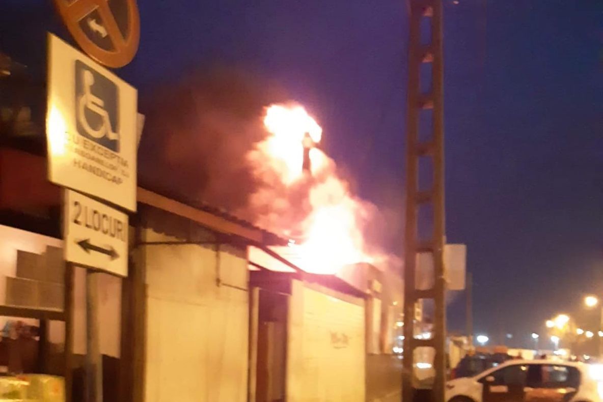 Incendiu la un renumit producător de mezeluri din Timișoara. FOTO