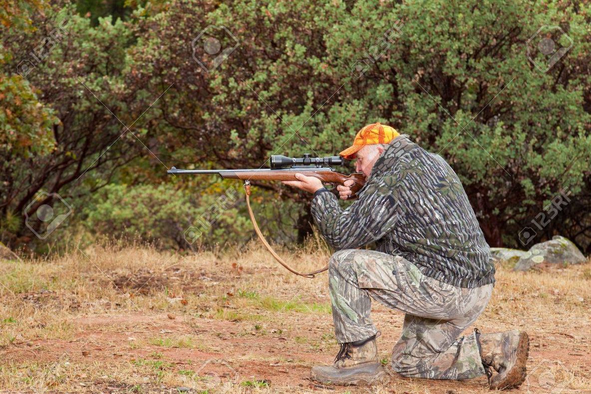 Percheziții în casele unor suspecți de braconaj și alte fapte grave