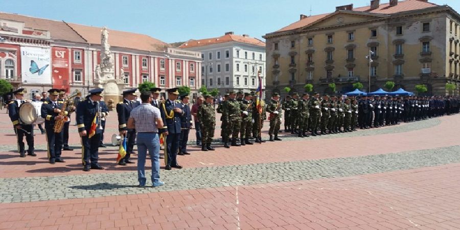 Ziua Europei sărbătorită prin concerte, paradă militară și teatru de păpuși la Timișoara
