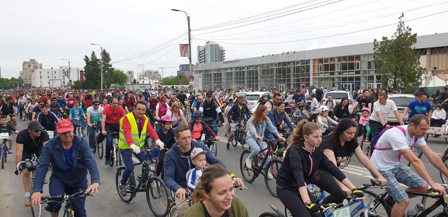 Sute de oameni au ieșit să pedaleze pe străzile orașului la Timișoara